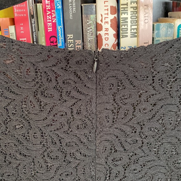 Black lace mini dress with bell sleeves - Picture 6 of 9